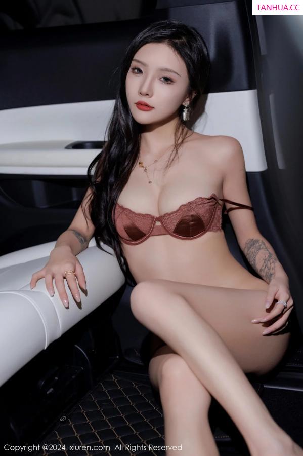 宋七七 宋-KiKi [XiuRen]高清写真图 2024.01.11 No.7942 七七kiko 丝袜美腿第39张图片